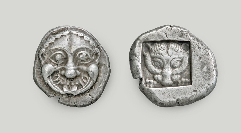 The obverse depicts a stylised Gorgon head. The reverse depicts a lion’s head within an incuse square.  Silver tetradrachm, Athens, ca 525 BCE