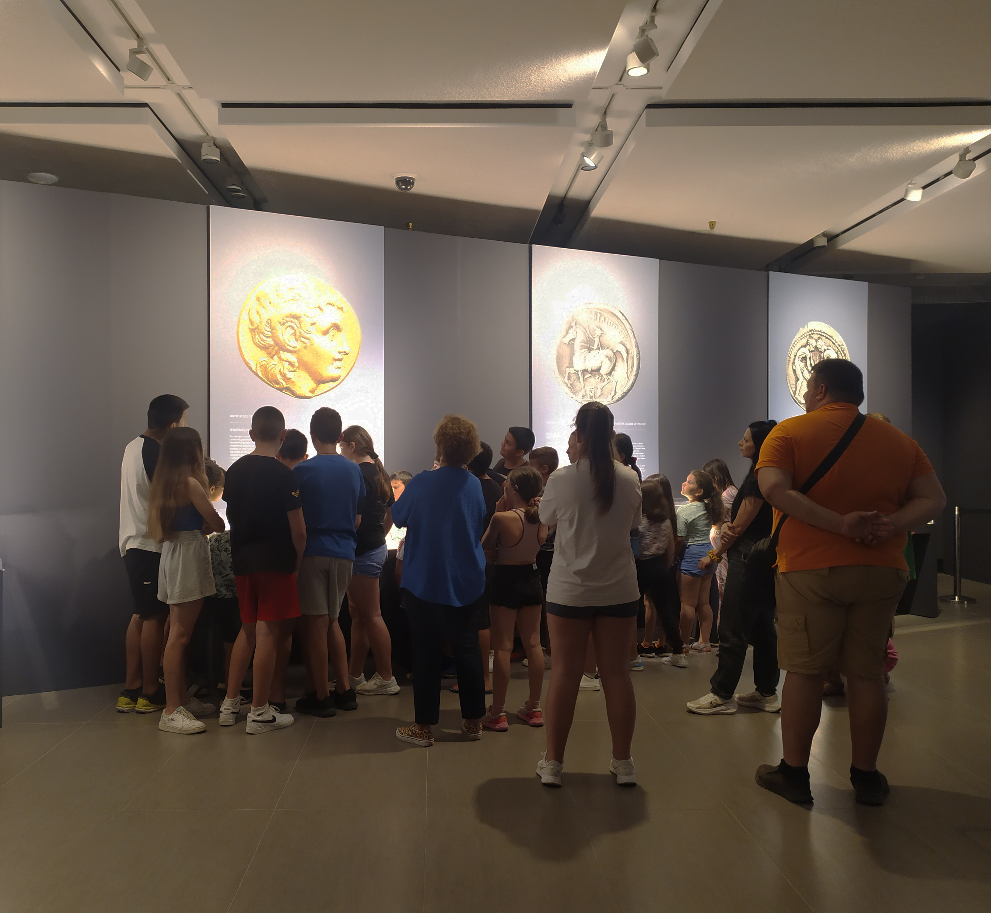 Guided tour for children from the Children Support Centre of Elefsis. 