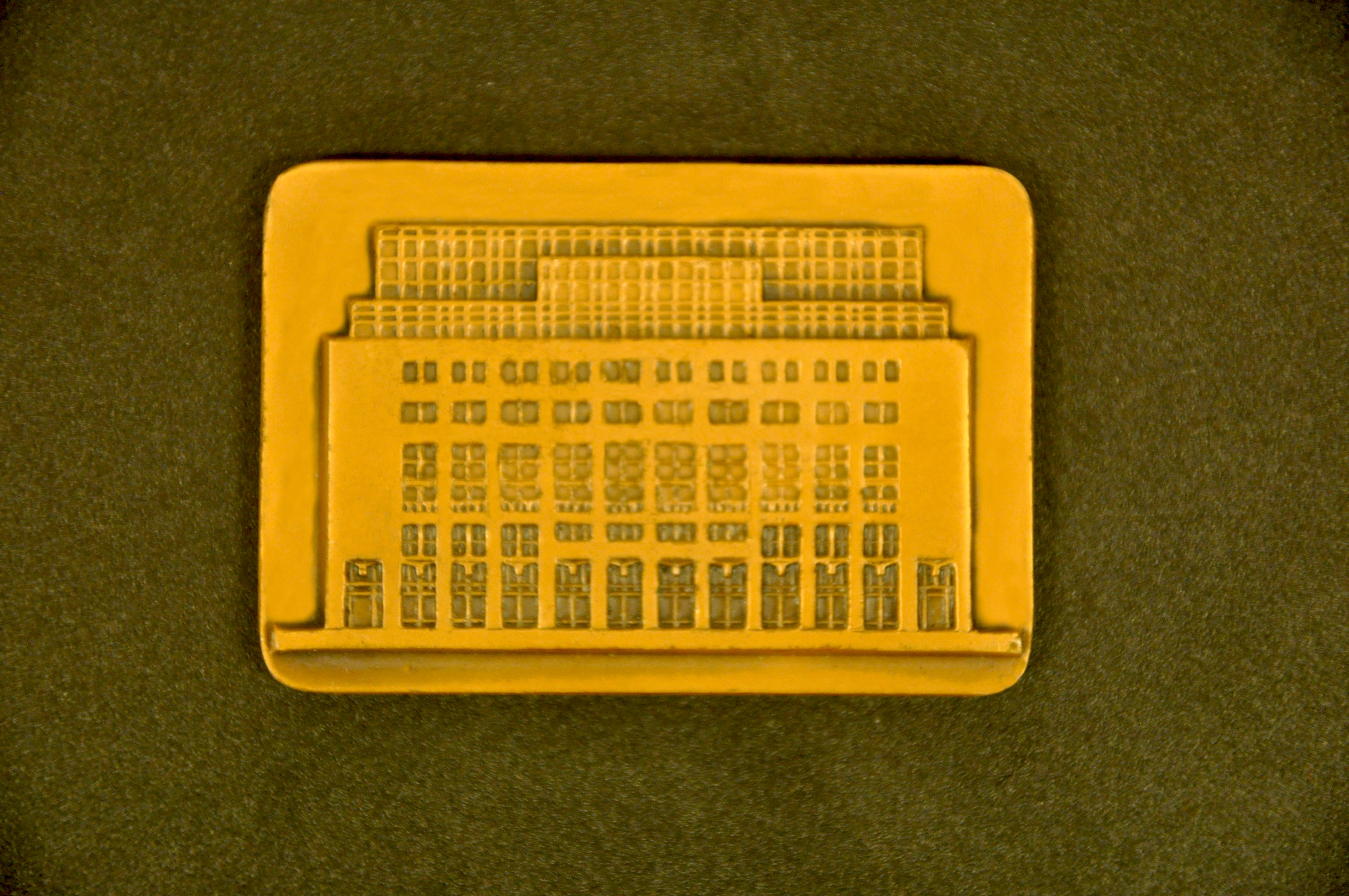 Commemorative plaque side depicting the new bank headquarters.  Commemorative plaque side B