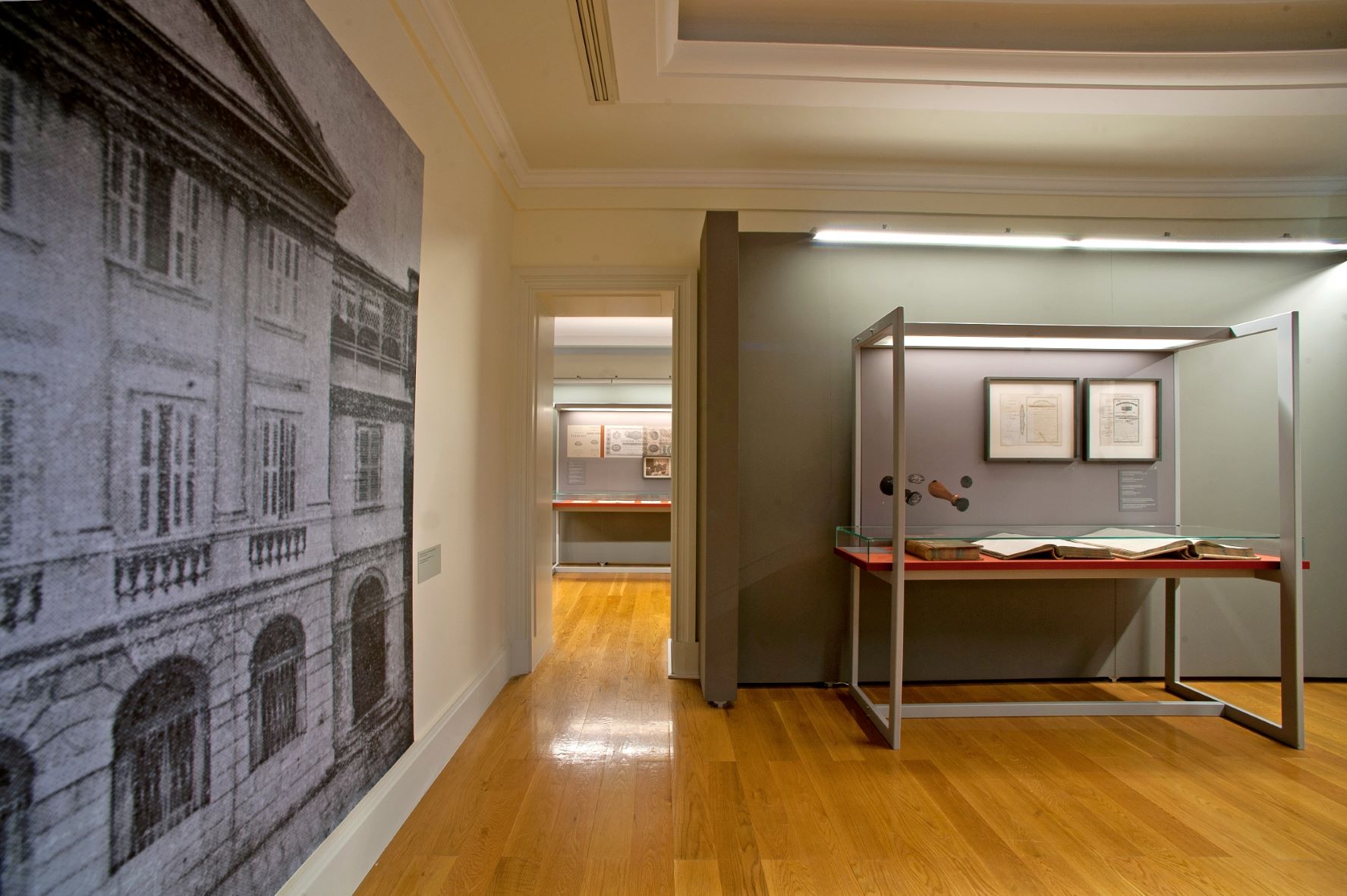 The exhibition venue with exhibits in display cases.  Exhibits “The Ionian Bank and its privilege of issue (1839-1920)”