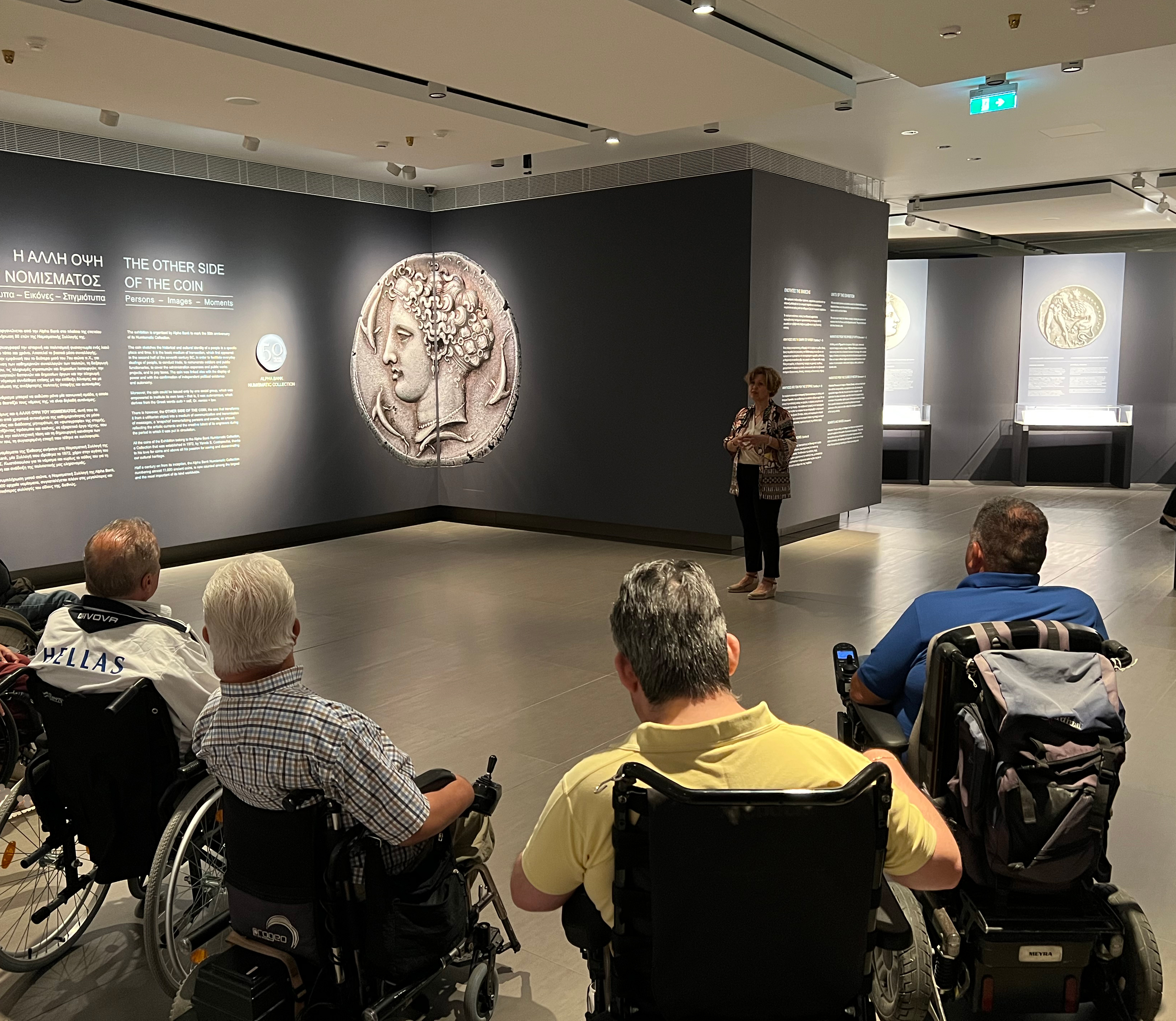 Guided tour in the main exhibition hall 