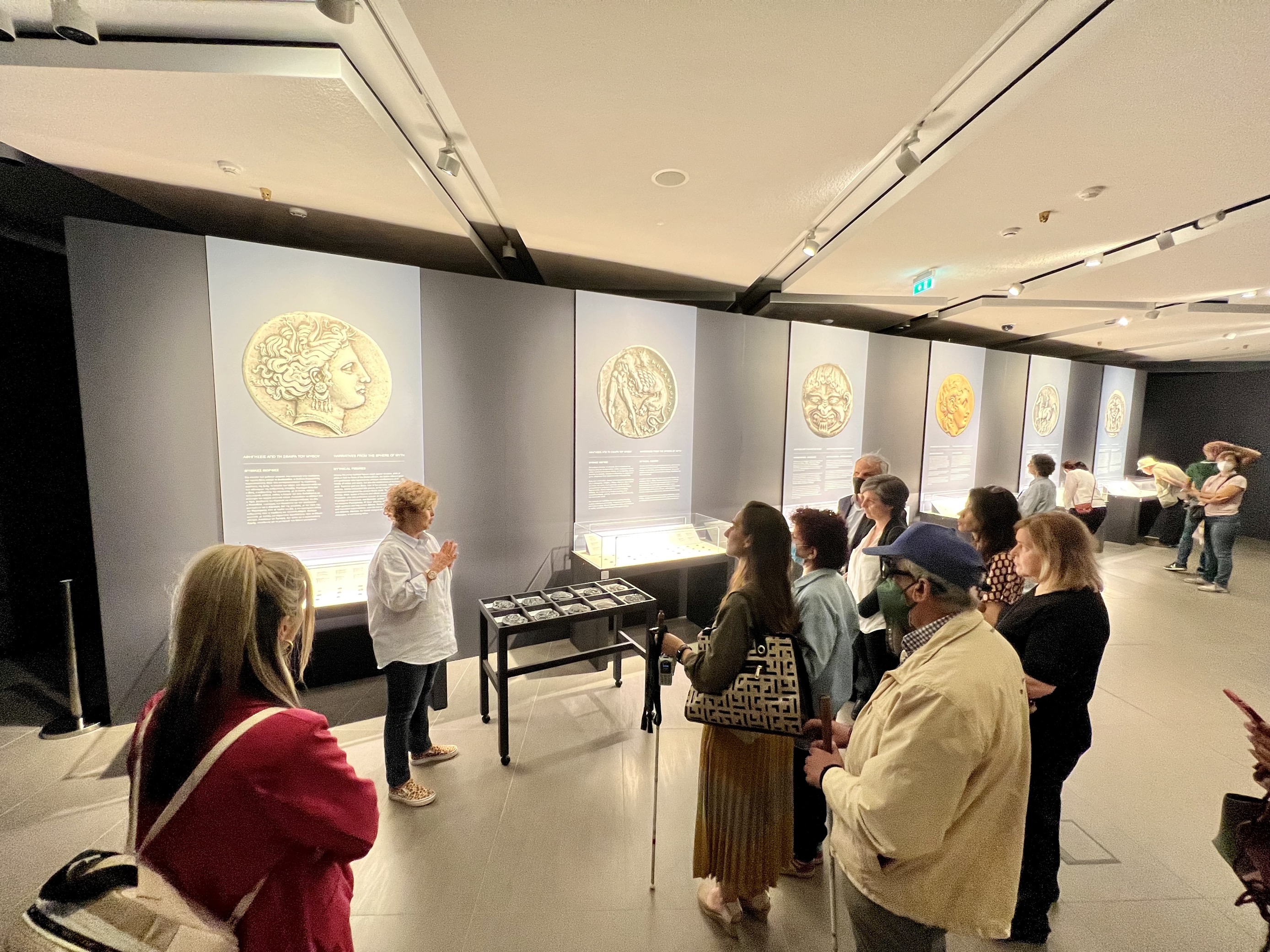 Guided tour through the room with the display cases 