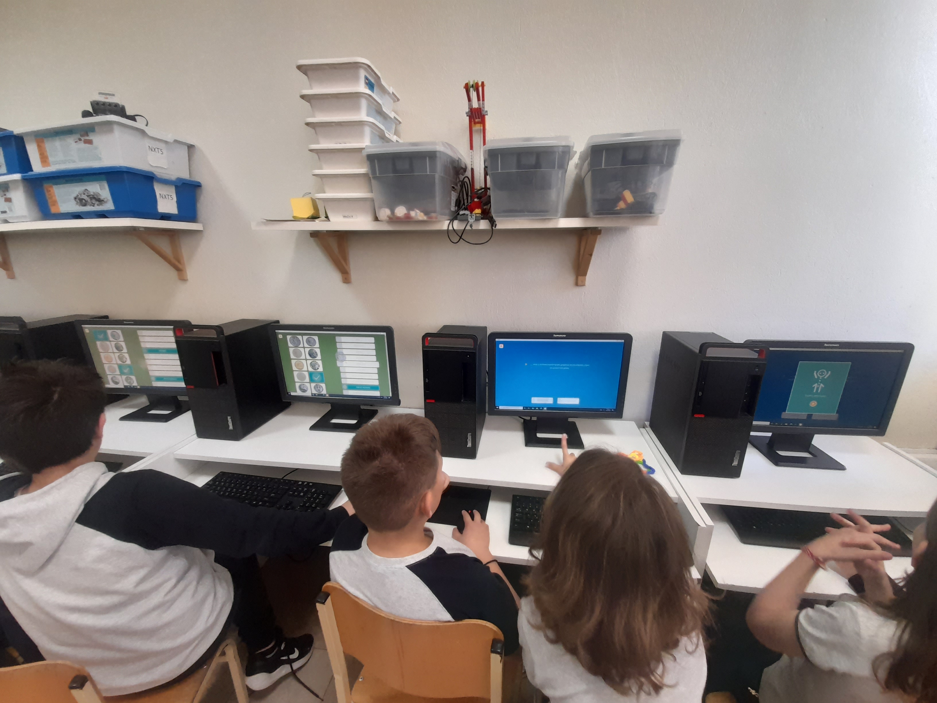 Children at computers participating in one of the programme’s digital activities. Snapshot from educational programme